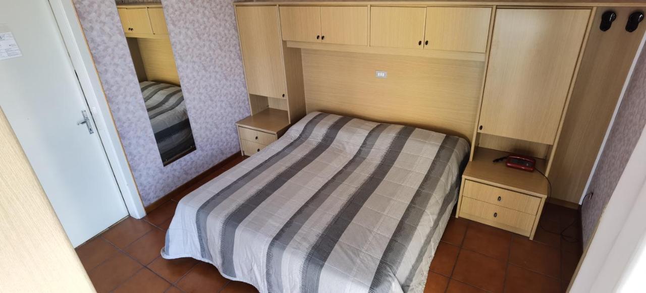 Hotel Nike Бренцоне-суль-Гарда Экстерьер фото