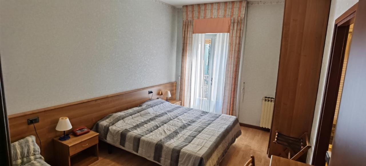 Hotel Nike Бренцоне-суль-Гарда Экстерьер фото