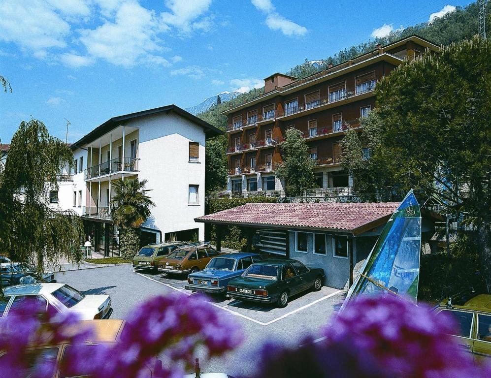 Hotel Nike Бренцоне-суль-Гарда Экстерьер фото